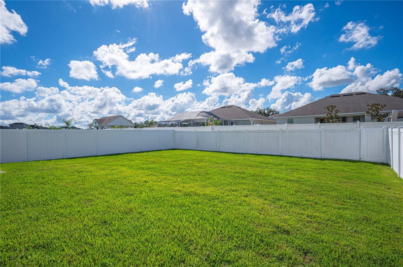 1279 PINTAIL PLACE, Lakeland, FL 33813 Now this is a yard, ready for the whole family and plenty of room for the pets.