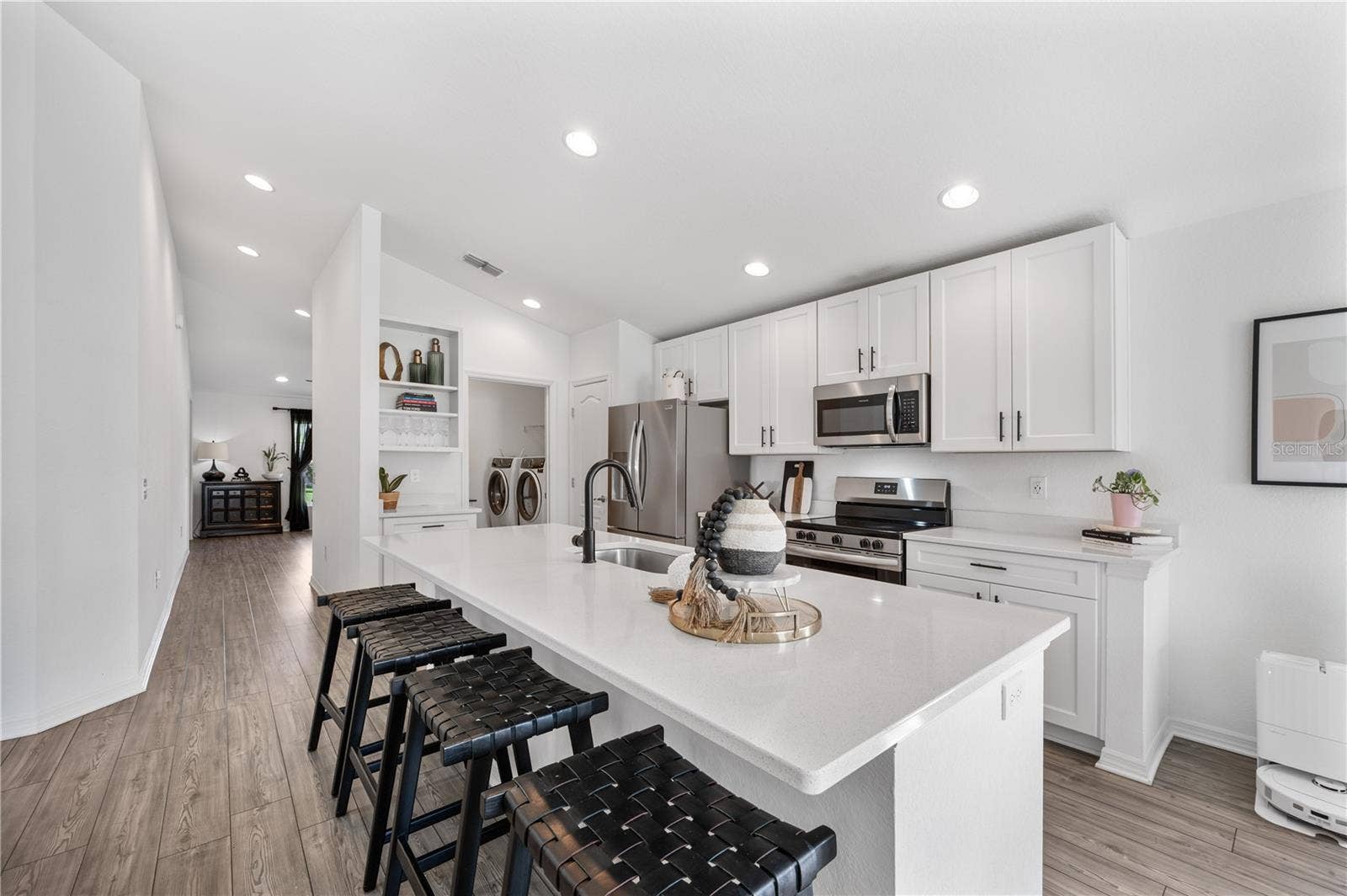1279 PINTAIL PLACE, Lakeland, FL 33813 Quartz counters, stainless appliances, a huge center island with breakfast bar and plenty of storage
