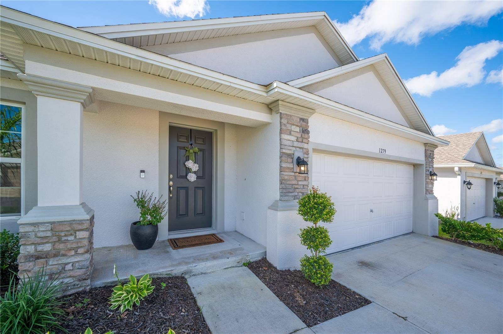 1279 PINTAIL PLACE, Lakeland, FL 33813 As you enter....