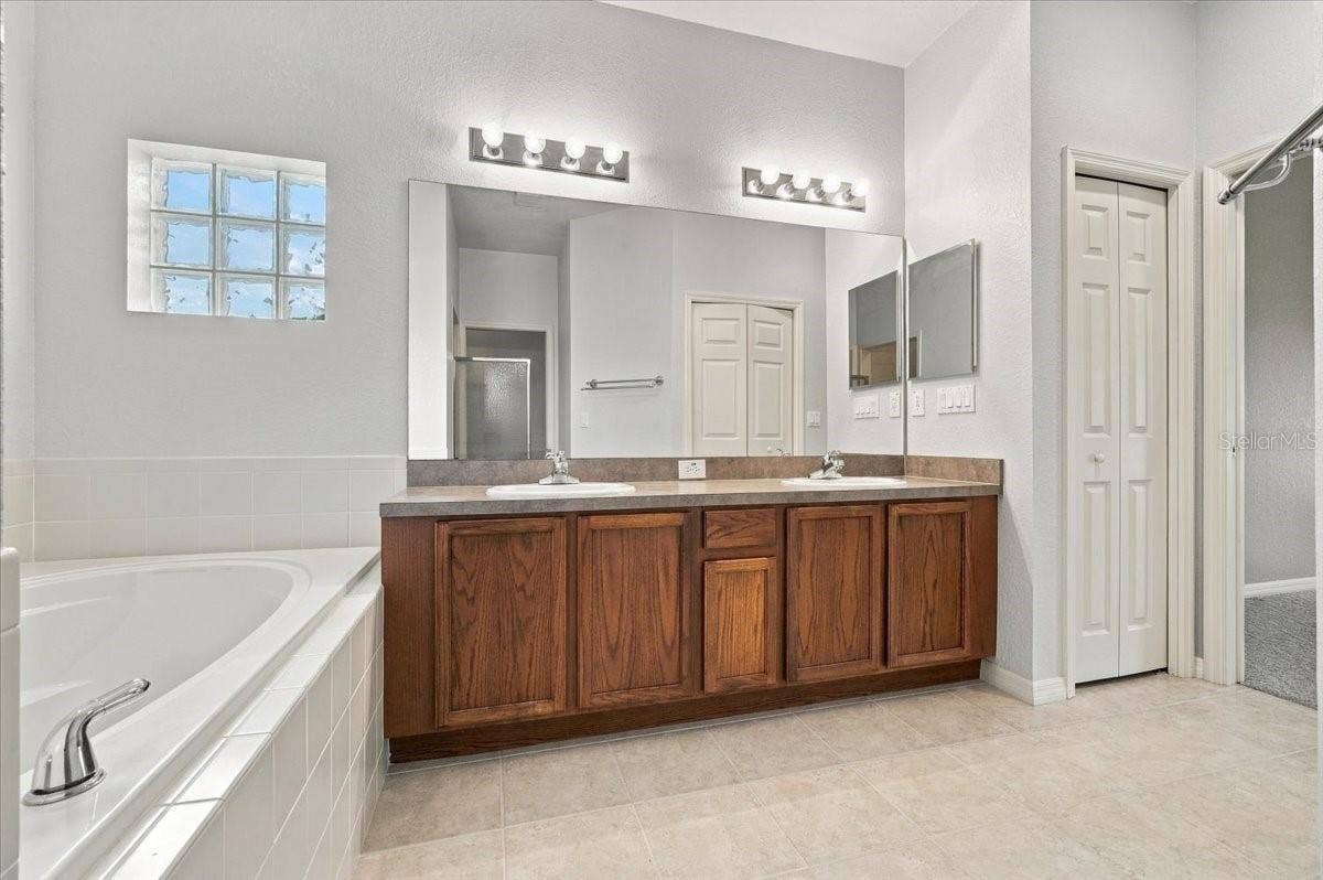 453 NOLANE LANE, Polk City, FL 33868