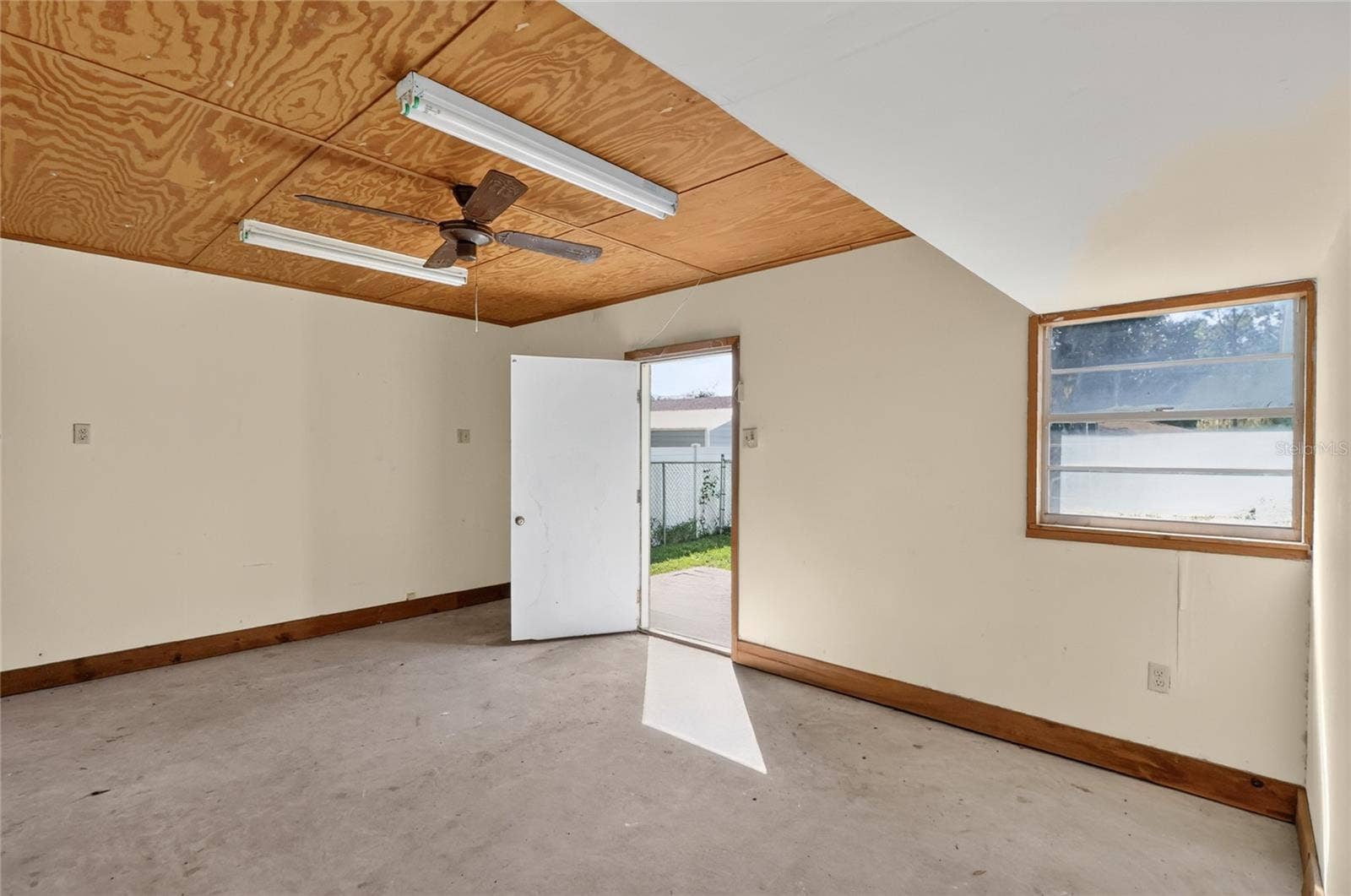 2140 CREEK SIDE DRIVE, Lakeland, FL 33811 2140 CREEK SIDE DRIVE, Lakeland, FL 33811