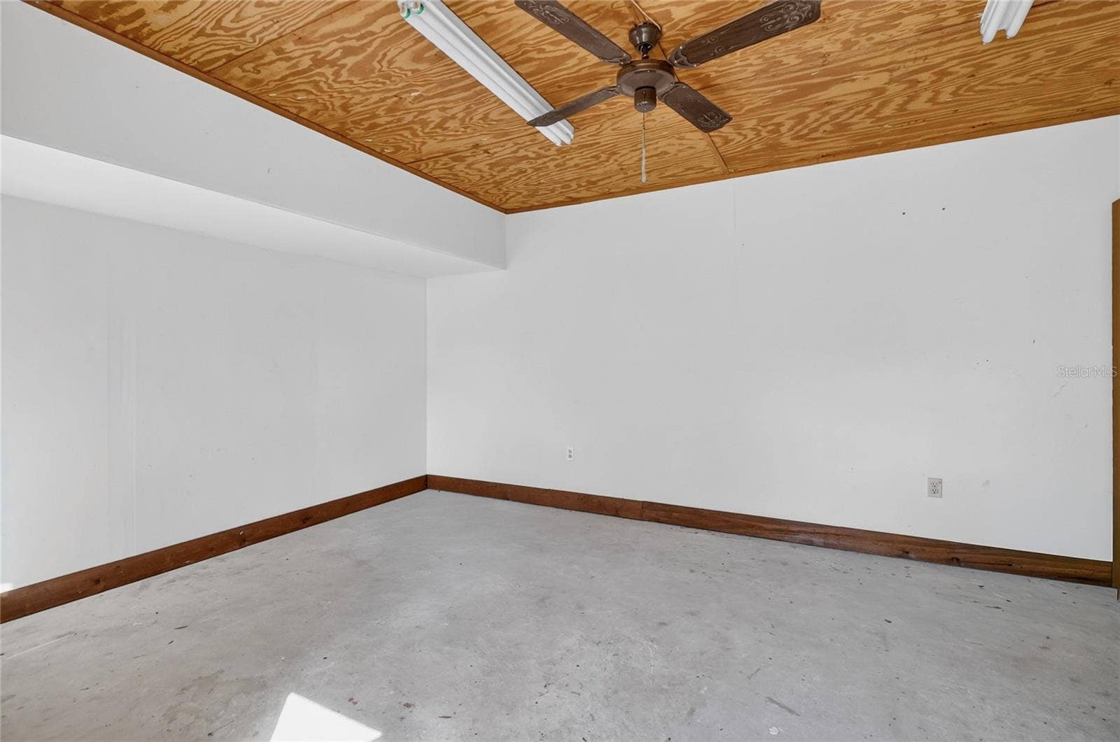 2140 CREEK SIDE DRIVE, Lakeland, FL 33811 2140 CREEK SIDE DRIVE, Lakeland, FL 33811