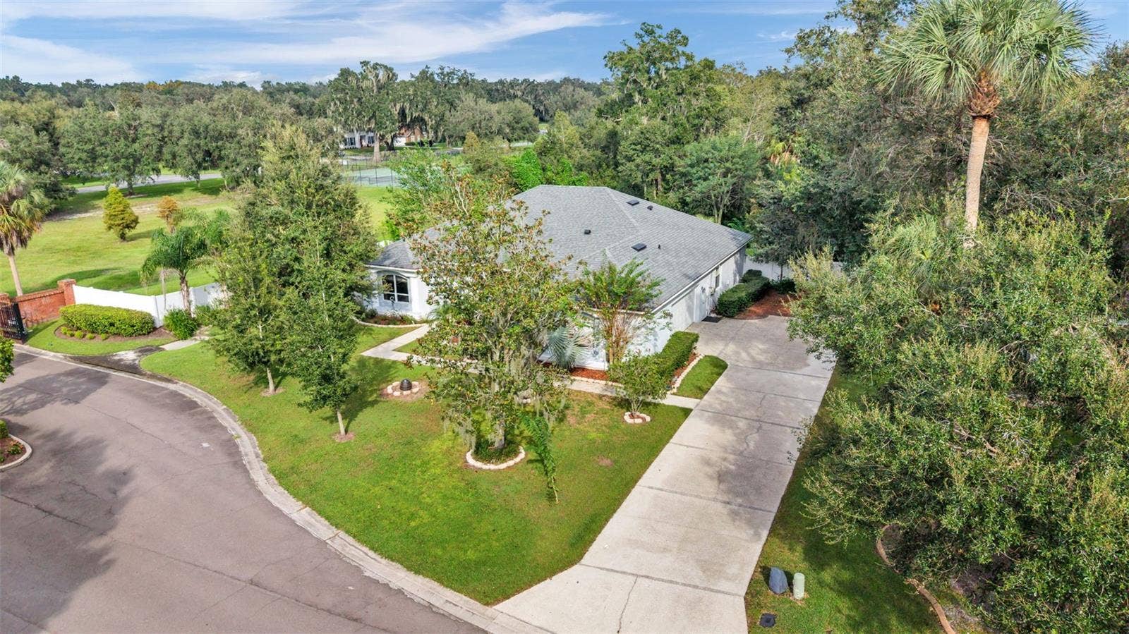 6626 ROYAL FOREST DR, Lakeland, FL 33811 6626 ROYAL FOREST DR, Lakeland, FL 33811