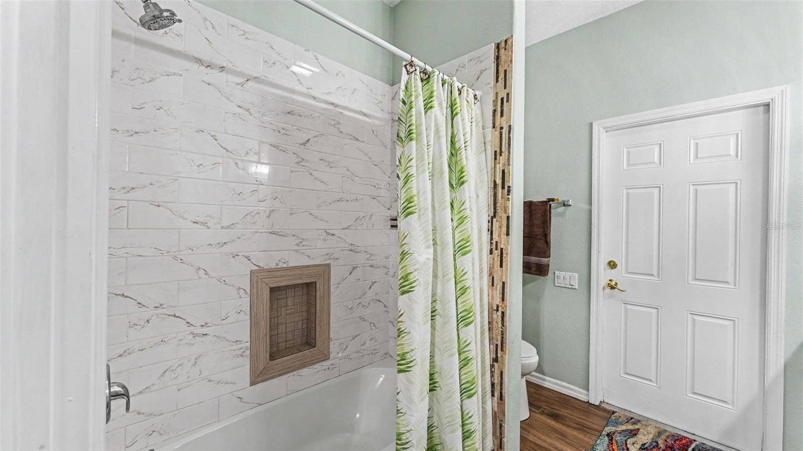 6626 ROYAL FOREST DR, Lakeland, FL 33811 Hall bathroom