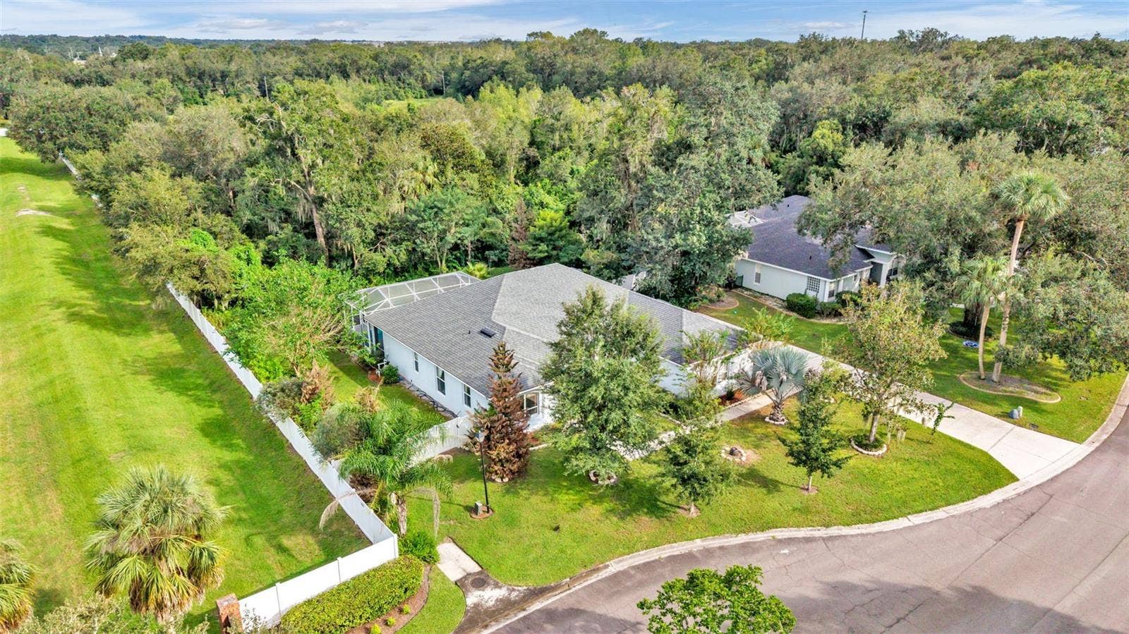 6626 ROYAL FOREST DR, Lakeland, FL 33811 6626 ROYAL FOREST DR, Lakeland, FL 33811