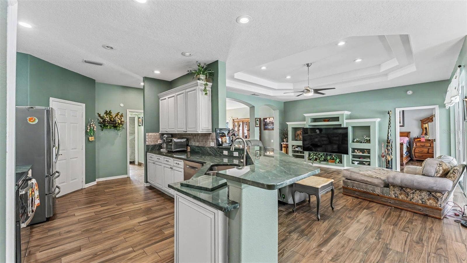 6626 ROYAL FOREST DR, Lakeland, FL 33811 6626 ROYAL FOREST DR, Lakeland, FL 33811