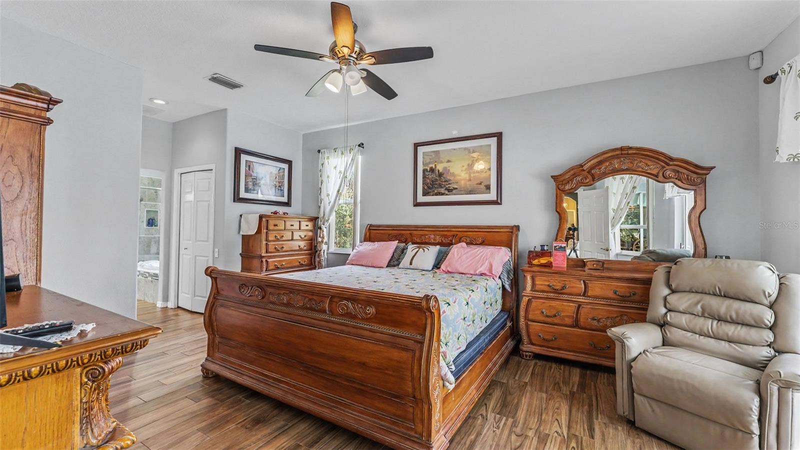 6626 ROYAL FOREST DR, Lakeland, FL 33811 Primary bedroom suite