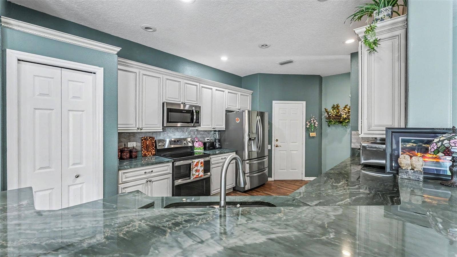 6626 ROYAL FOREST DR, Lakeland, FL 33811 6626 ROYAL FOREST DR, Lakeland, FL 33811