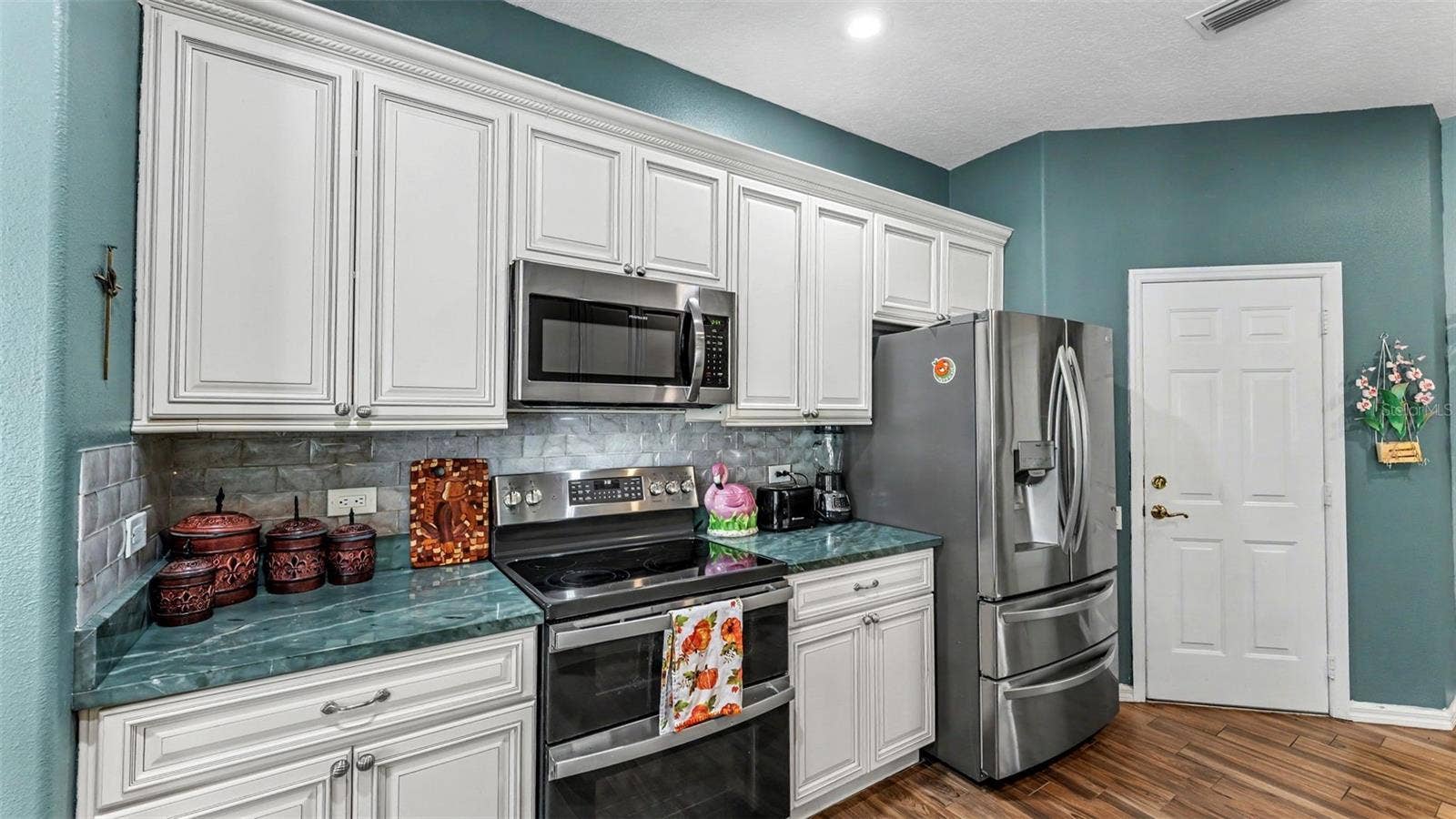 6626 ROYAL FOREST DR, Lakeland, FL 33811 6626 ROYAL FOREST DR, Lakeland, FL 33811