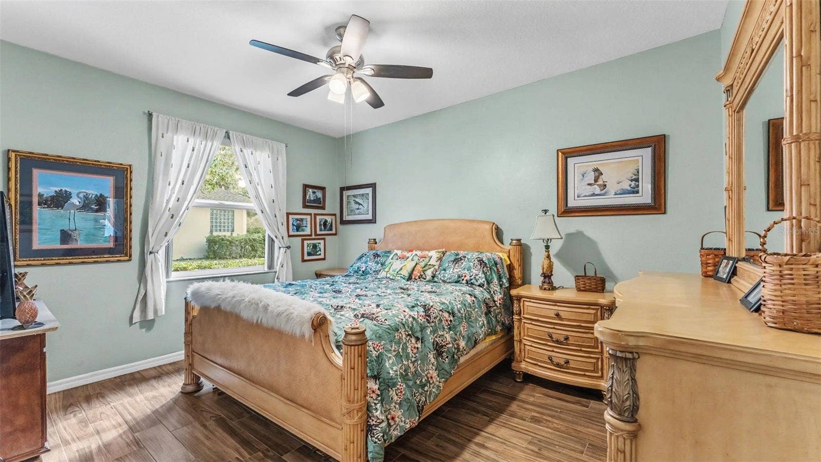 6626 ROYAL FOREST DR, Lakeland, FL 33811 spacious 3rd bedroom - plenty of room for king bed and lots of furniture