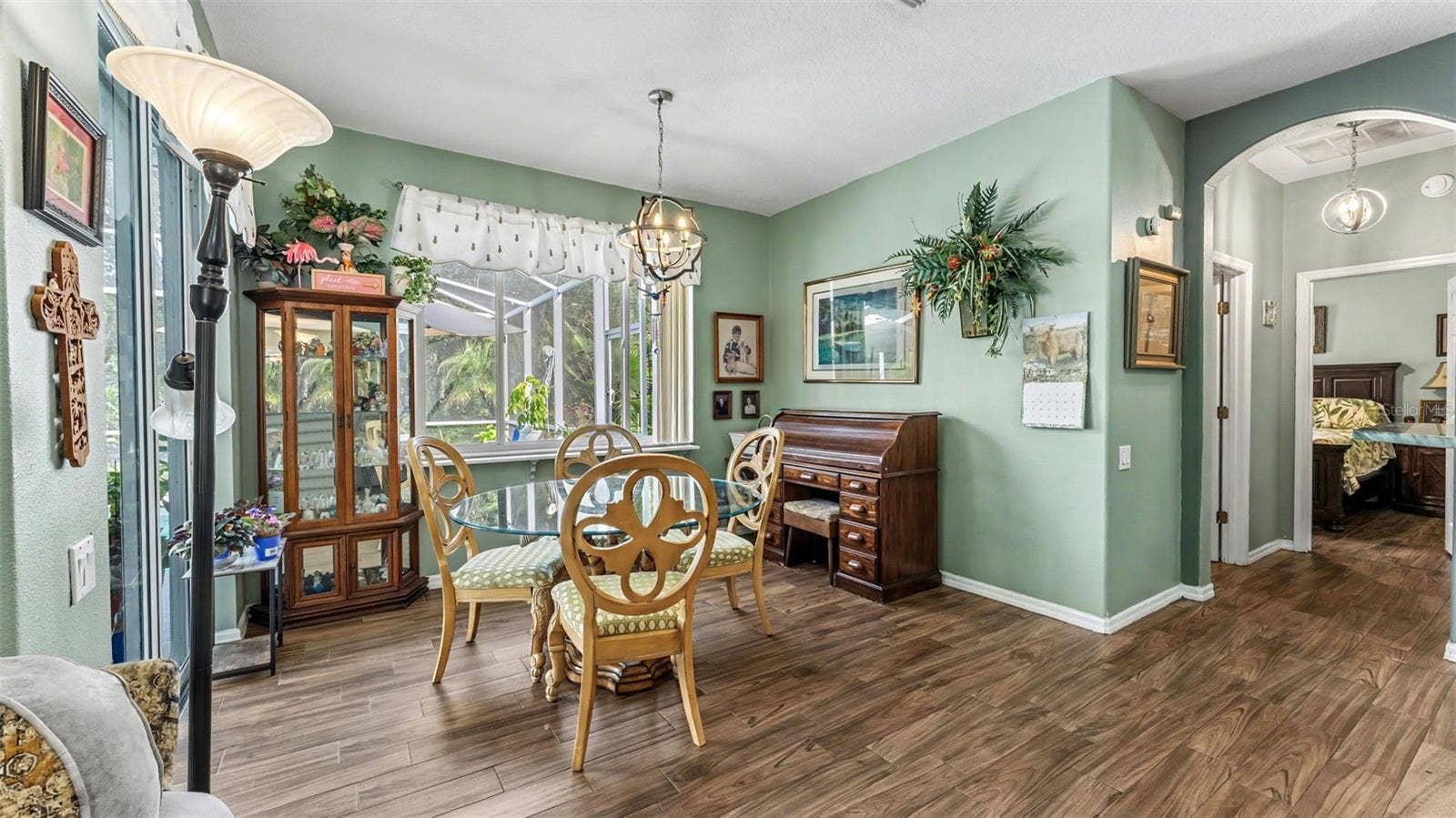 6626 ROYAL FOREST DR, Lakeland, FL 33811 dinette just off the kitchen with picture window looking out to the pool and backyard