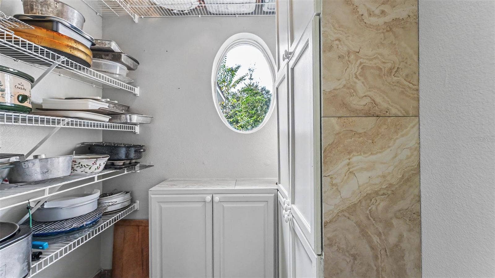 6626 ROYAL FOREST DR, Lakeland, FL 33811 walk-in pantry storage room