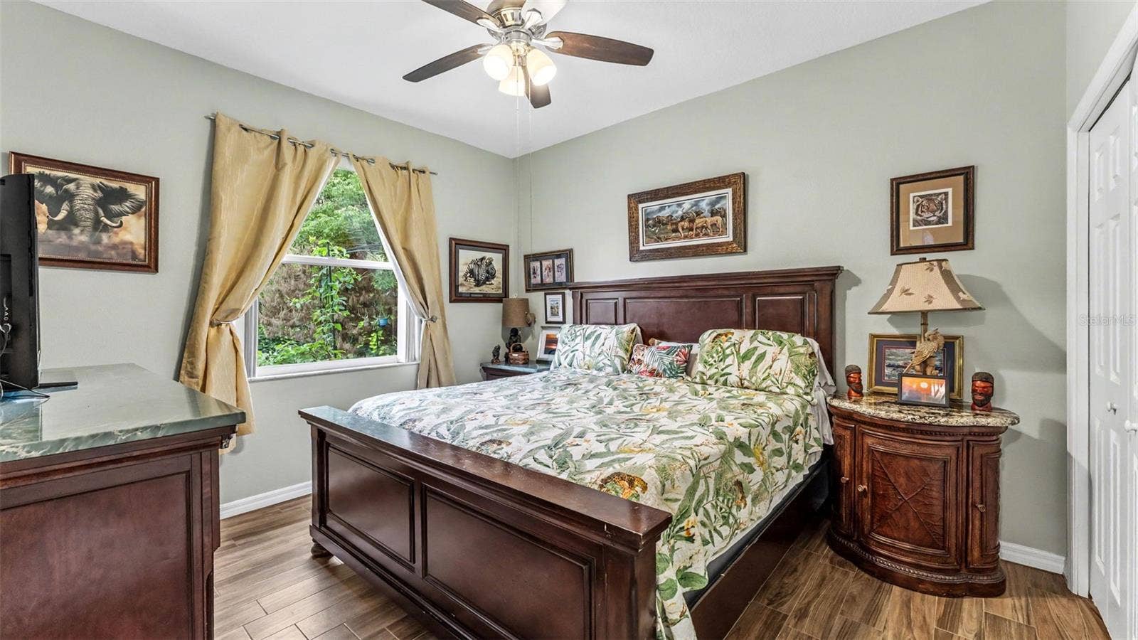 6626 ROYAL FOREST DR, Lakeland, FL 33811 spacious 4th bedroom - plenty of room for king bed and lots of furniture