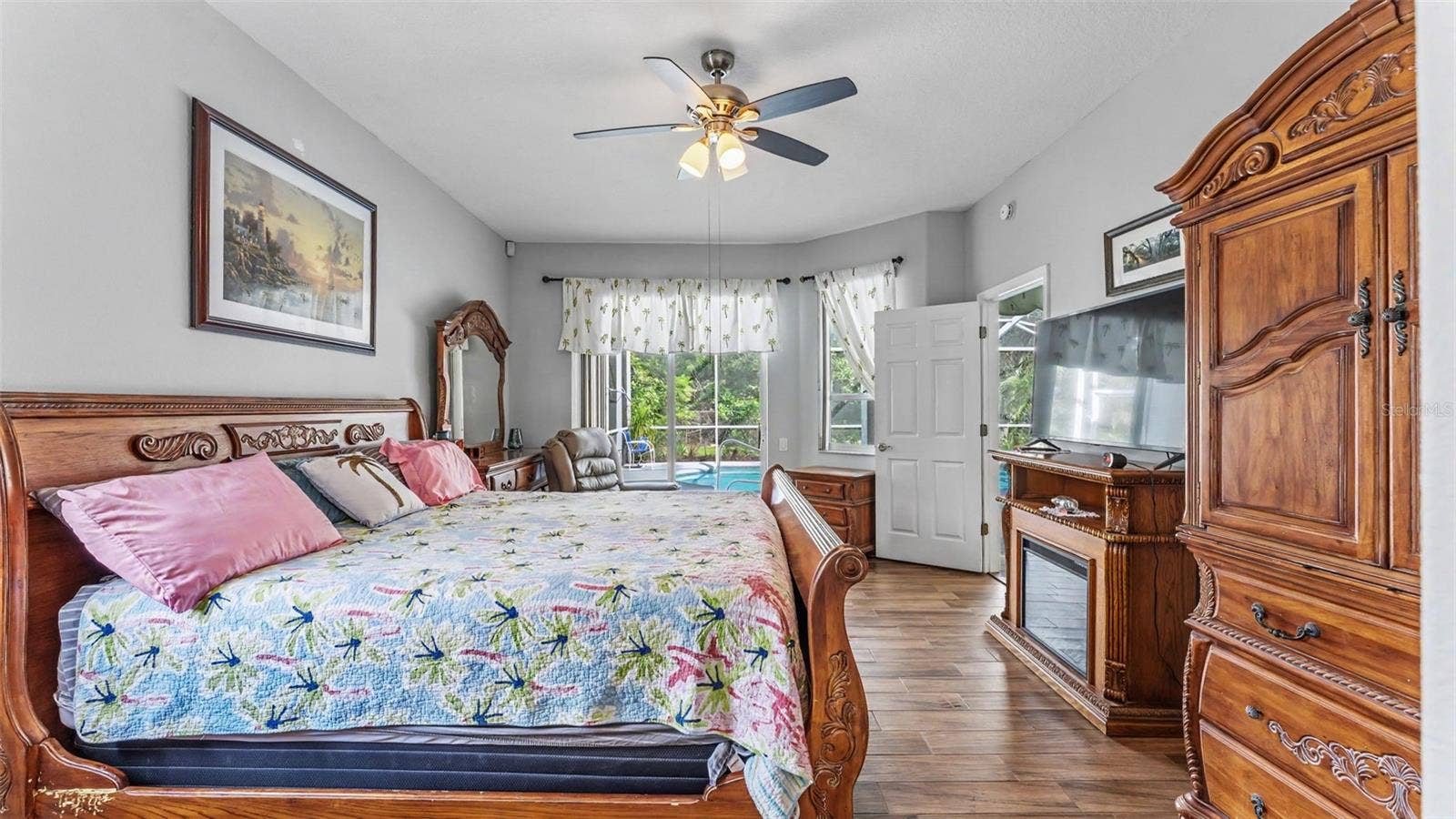 6626 ROYAL FOREST DR, Lakeland, FL 33811 Primary bedroom suite