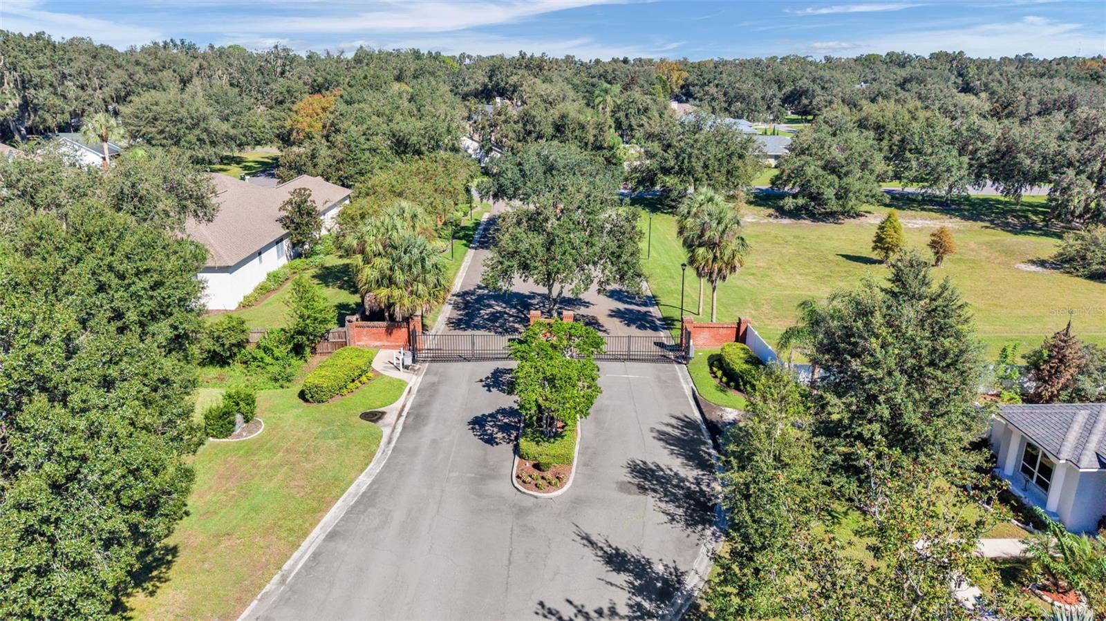 6626 ROYAL FOREST DR, Lakeland, FL 33811 6626 ROYAL FOREST DR, Lakeland, FL 33811
