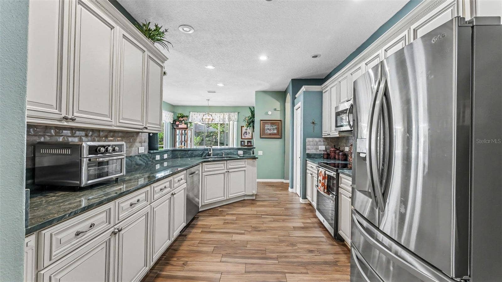 6626 ROYAL FOREST DR, Lakeland, FL 33811 6626 ROYAL FOREST DR, Lakeland, FL 33811