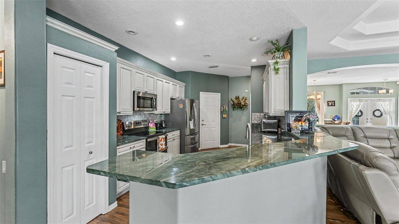 6626 ROYAL FOREST DR, Lakeland, FL 33811 6626 ROYAL FOREST DR, Lakeland, FL 33811