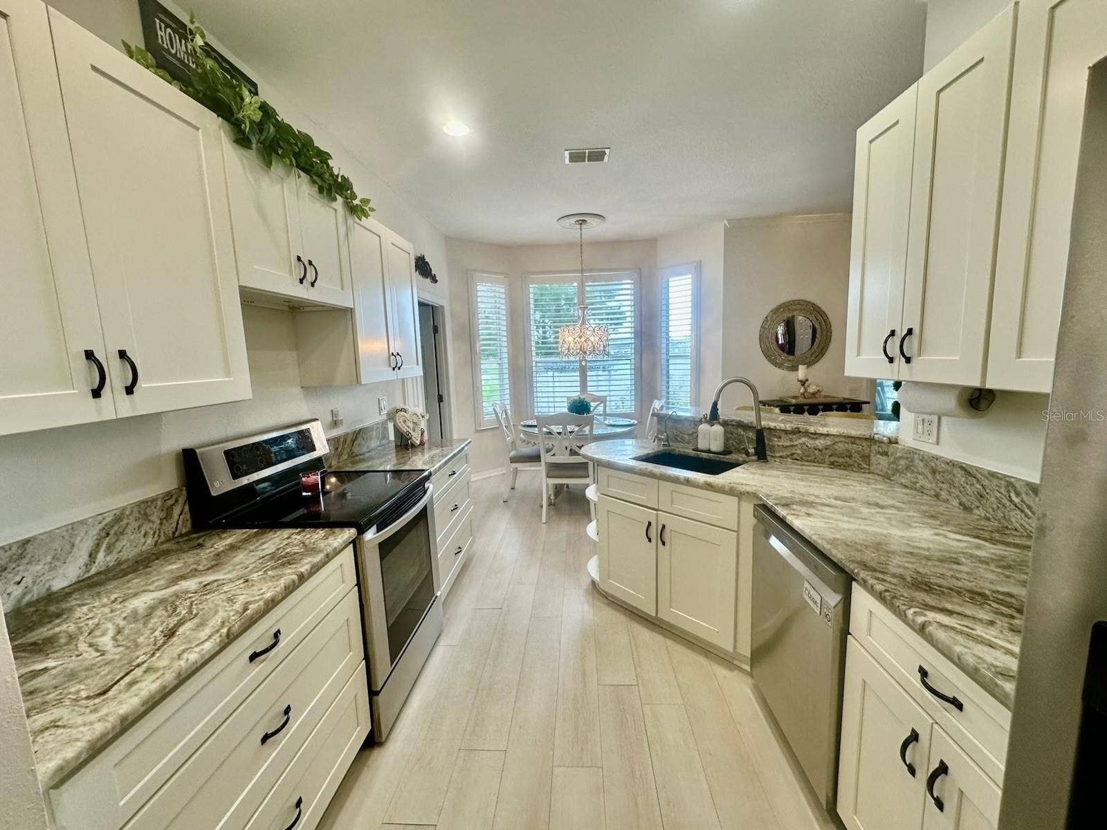 3934 WINDCHIME LANE, Lakeland, FL 33811 Kitchen