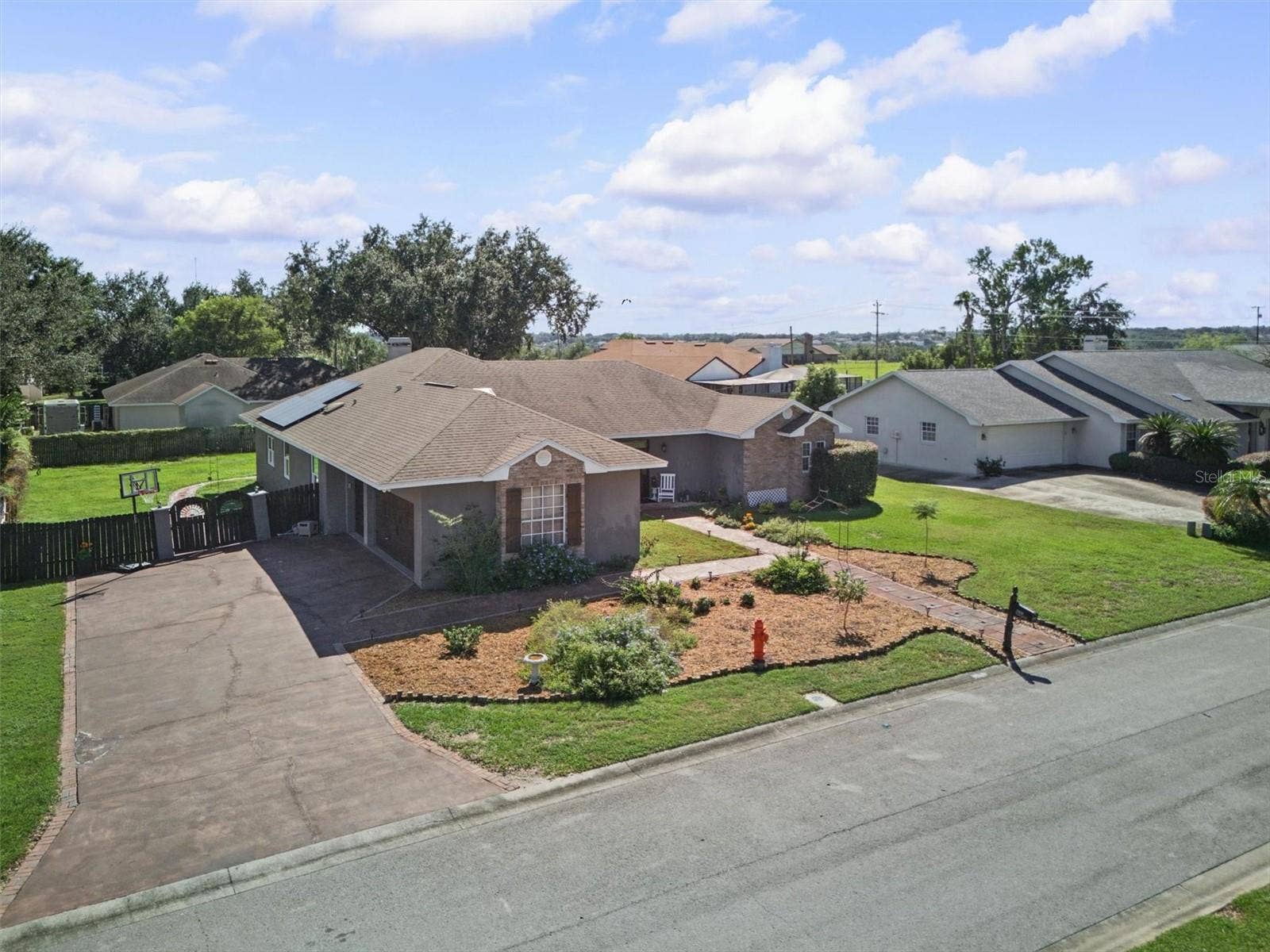 2809 CHATSWORTH LANE, Lakeland, FL 33812 Left Side of Home