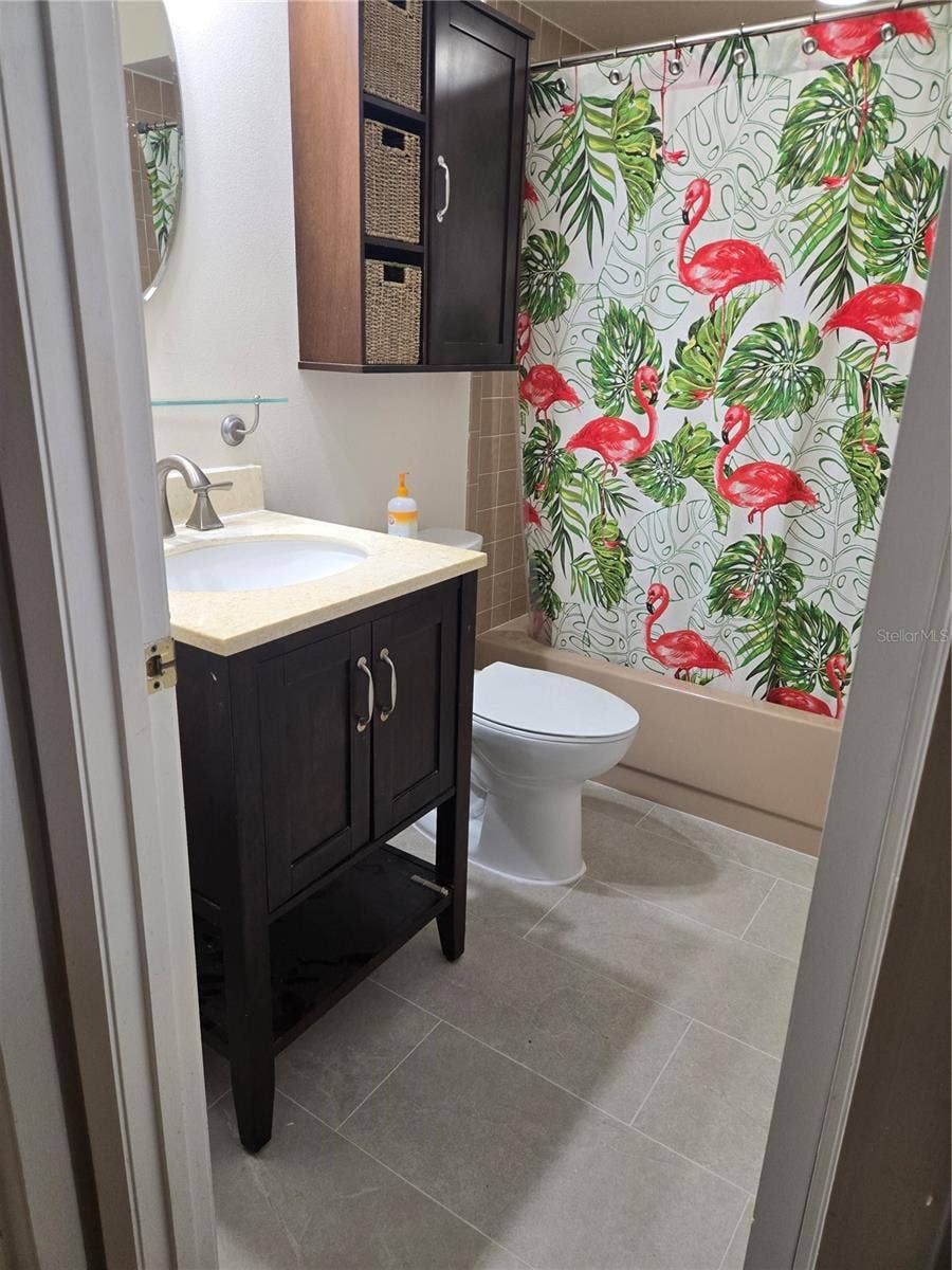 BATHROOM 2