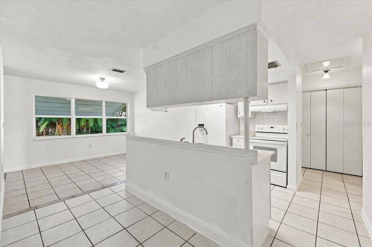 422 DUCHESS DRIVE, Lakeland, FL 33803 422 DUCHESS DRIVE, Lakeland, FL 33803