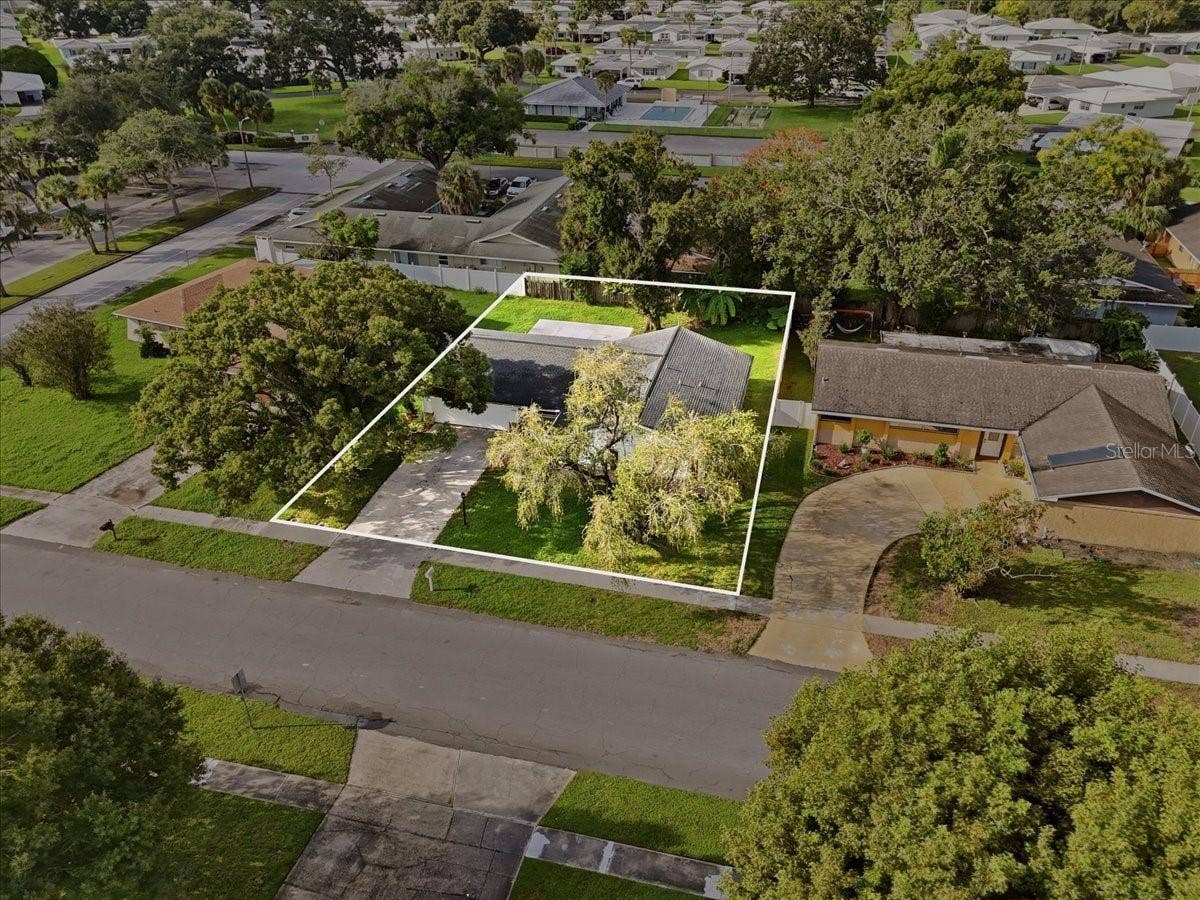 422 DUCHESS DRIVE, Lakeland, FL 33803 422 DUCHESS DRIVE, Lakeland, FL 33803