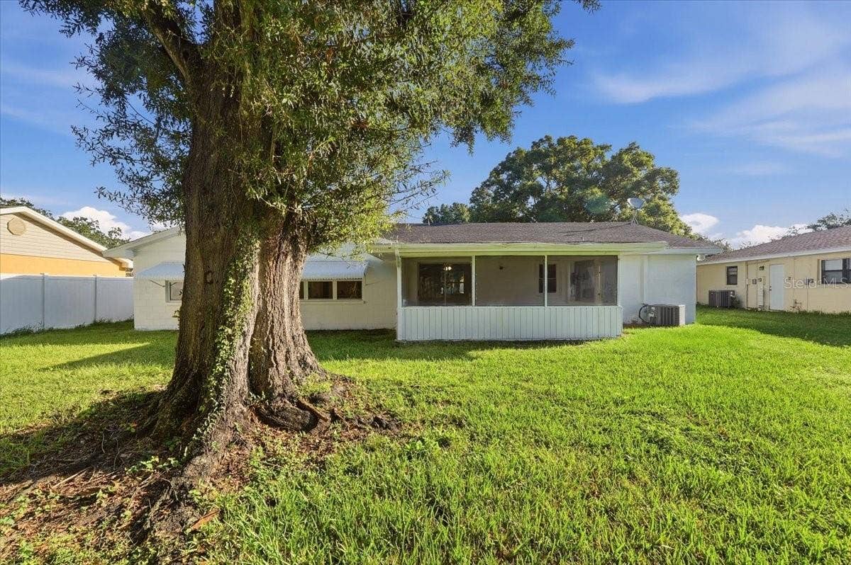 422 DUCHESS DRIVE, Lakeland, FL 33803 422 DUCHESS DRIVE, Lakeland, FL 33803