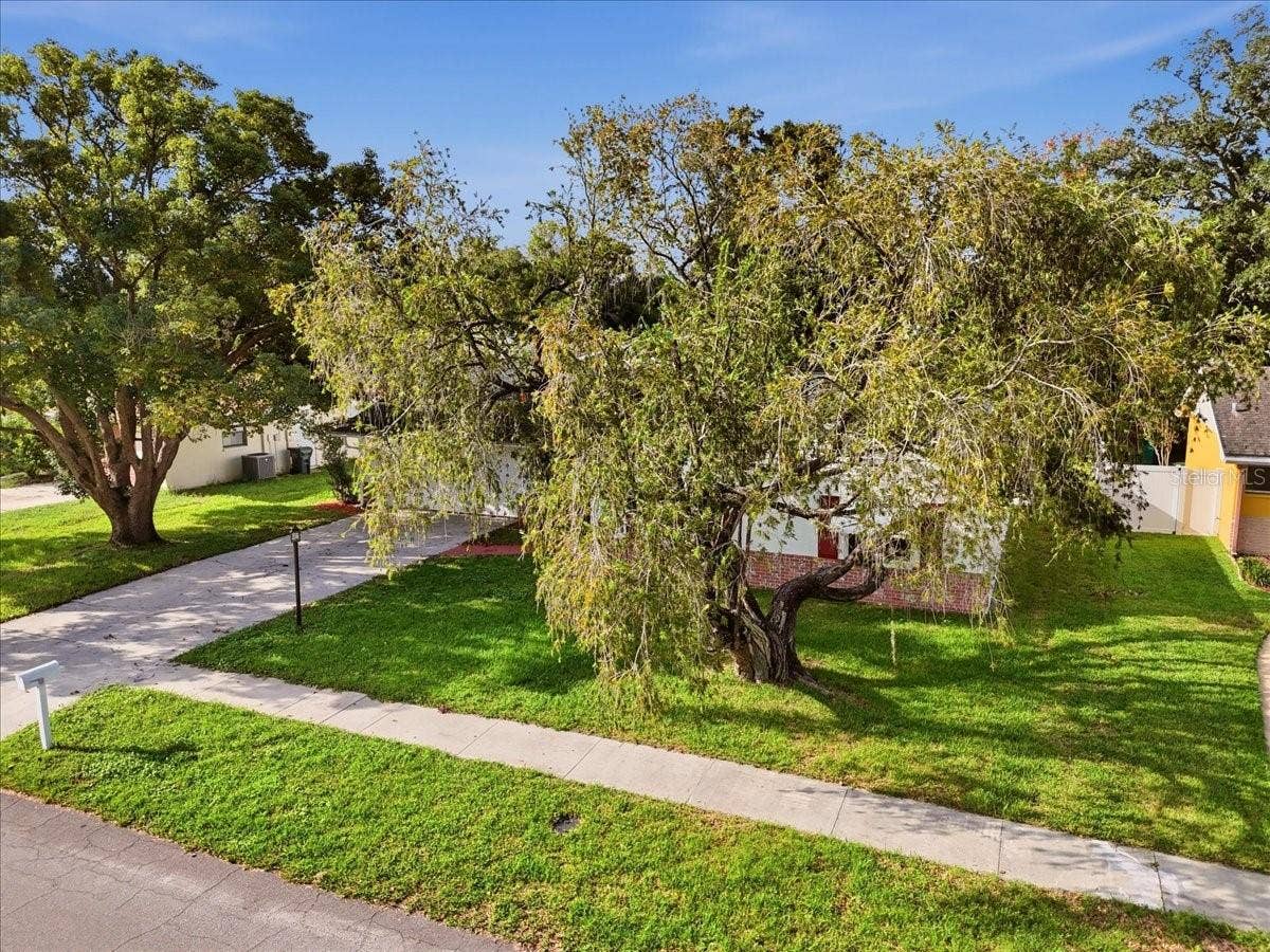 422 DUCHESS DRIVE, Lakeland, FL 33803 422 DUCHESS DRIVE, Lakeland, FL 33803