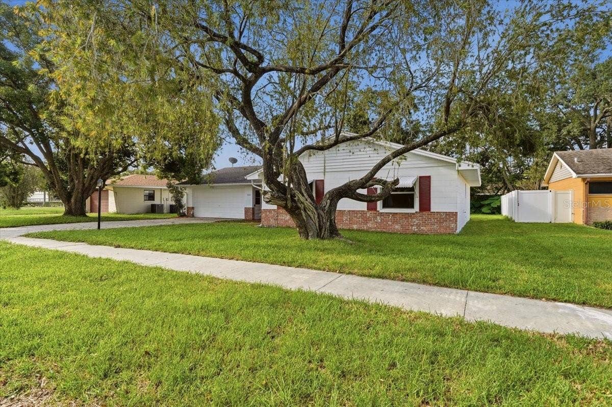 422 DUCHESS DRIVE, Lakeland, FL 33803 422 DUCHESS DRIVE, Lakeland, FL 33803