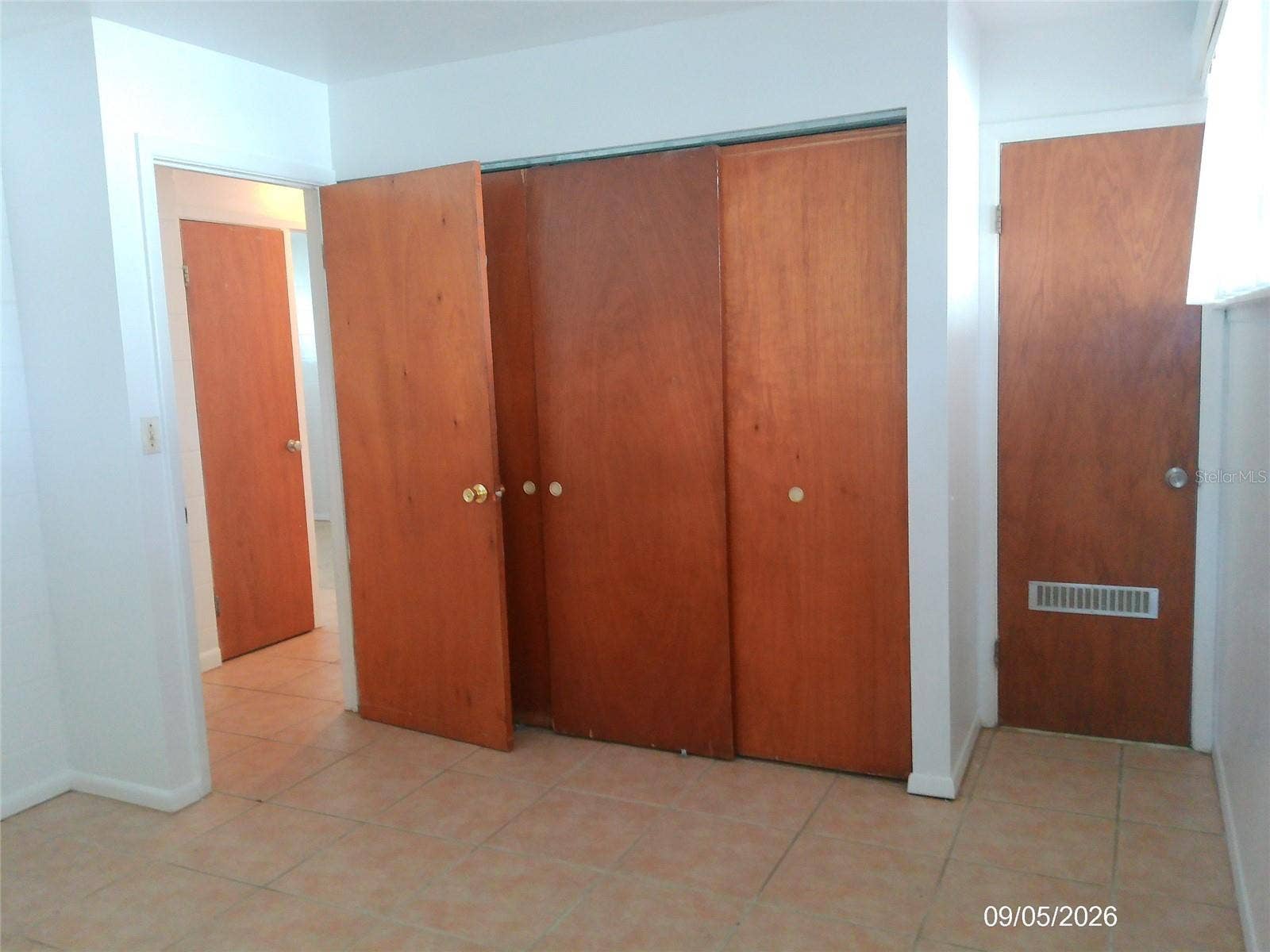 1423 CRYSTAL LAKE DRIVE, Lakeland, FL 33801 1423 CRYSTAL LAKE DRIVE, Lakeland, FL 33801