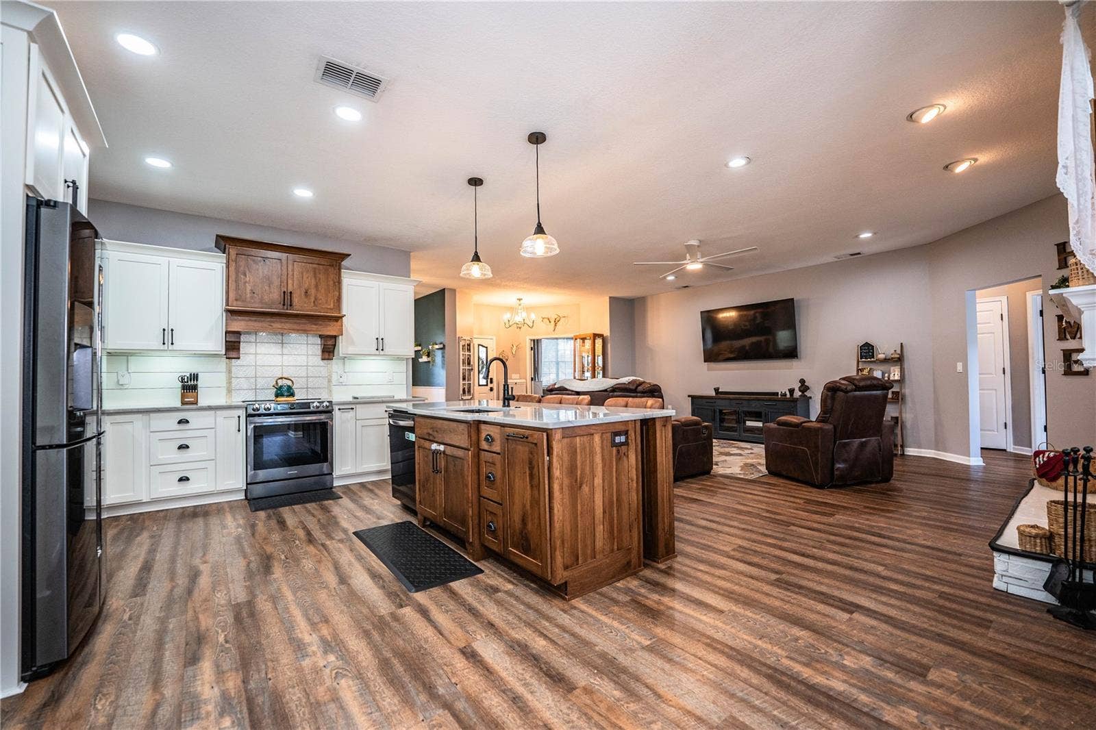 6206 FORESTWOOD DRIVE W, Lakeland, FL 33811 6206 FORESTWOOD DRIVE W, Lakeland, FL 33811