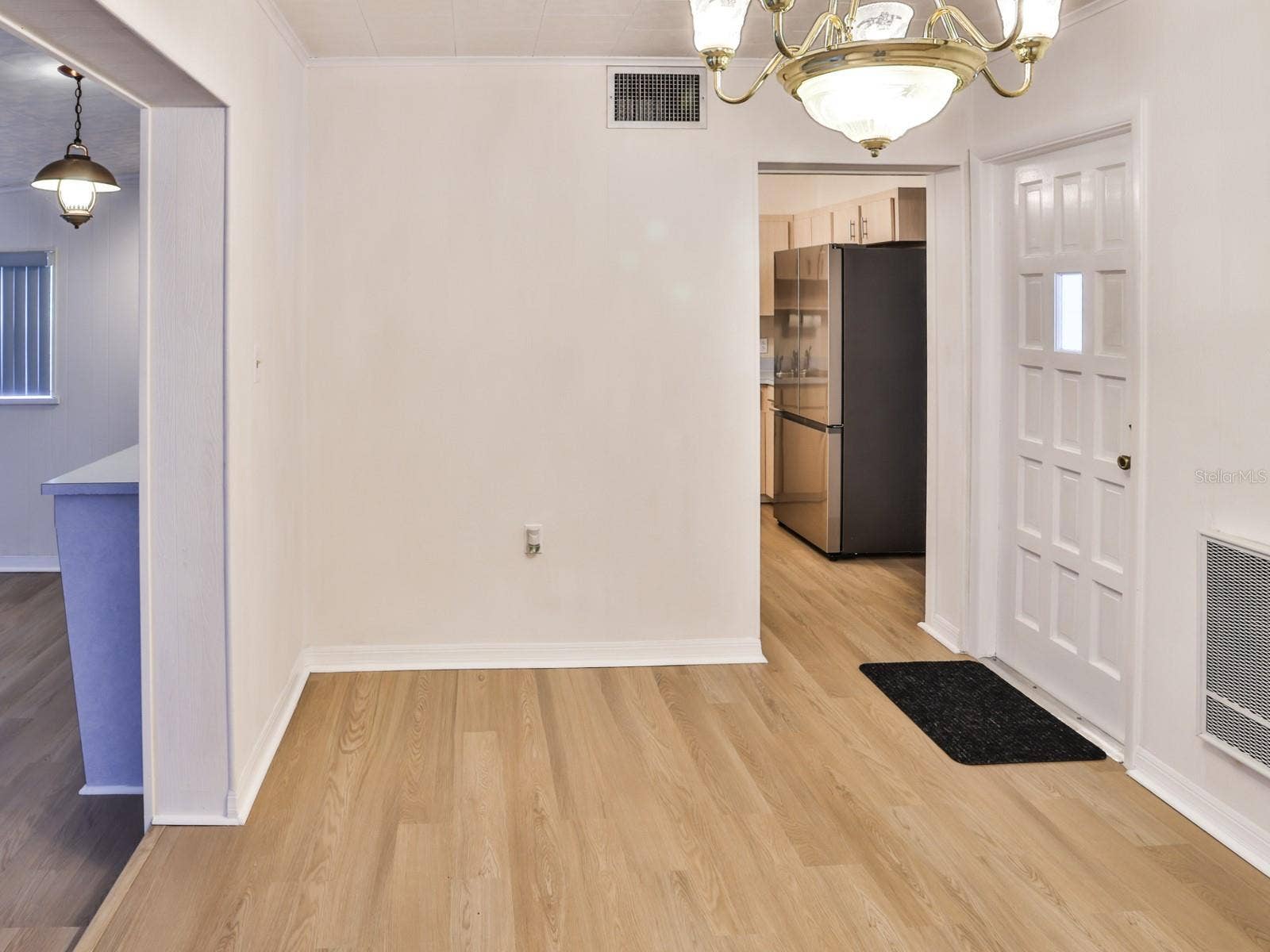 650 PARK LANE, Bartow, FL 33830 Dining/family room. Exit to carport.