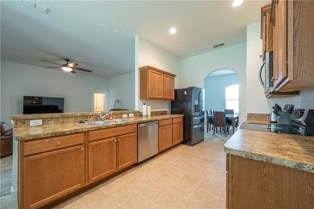 1652 LEMON AVENUE, Winter Haven, FL 33881 Kitchen