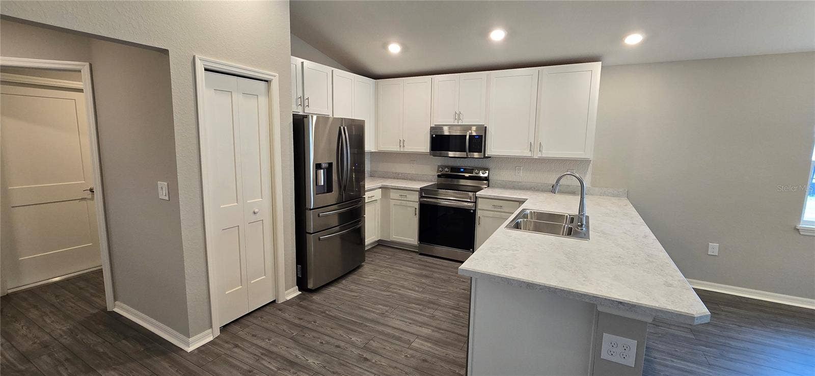 725 BAYSIDE BOULEVARD, Winter Haven, FL 33881 725 BAYSIDE BOULEVARD, Winter Haven, FL 33881