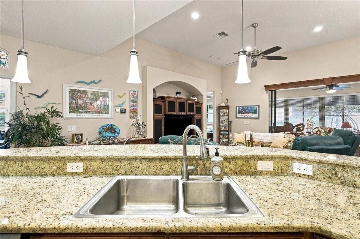 609 SAYGE DRIVE, Polk City, FL 33868 609 SAYGE DRIVE, Polk City, FL 33868