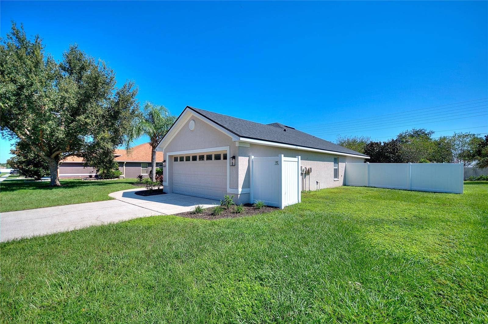 221 MANDOLIN DRIVE, Winter Haven, FL 33884