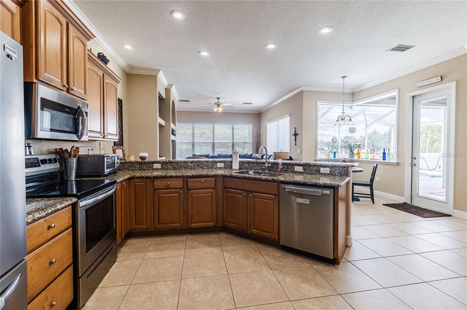 6714 HARTSWORTH DRIVE, Lakeland, FL 33813 6714 HARTSWORTH DRIVE, Lakeland, FL 33813