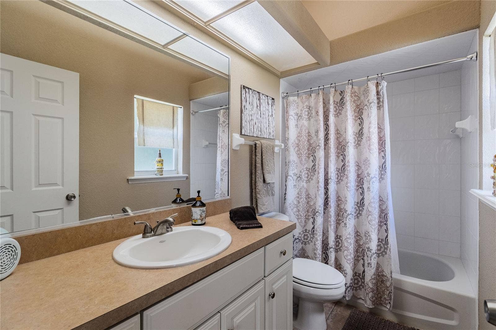 6714 HARTSWORTH DRIVE, Lakeland, FL 33813 6714 HARTSWORTH DRIVE, Lakeland, FL 33813