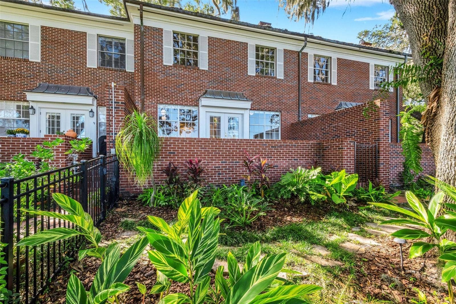 155 LAKE MORTON DRIVE, #2, Lakeland, FL 33801 The private rear yard has plenty of room for a pet.