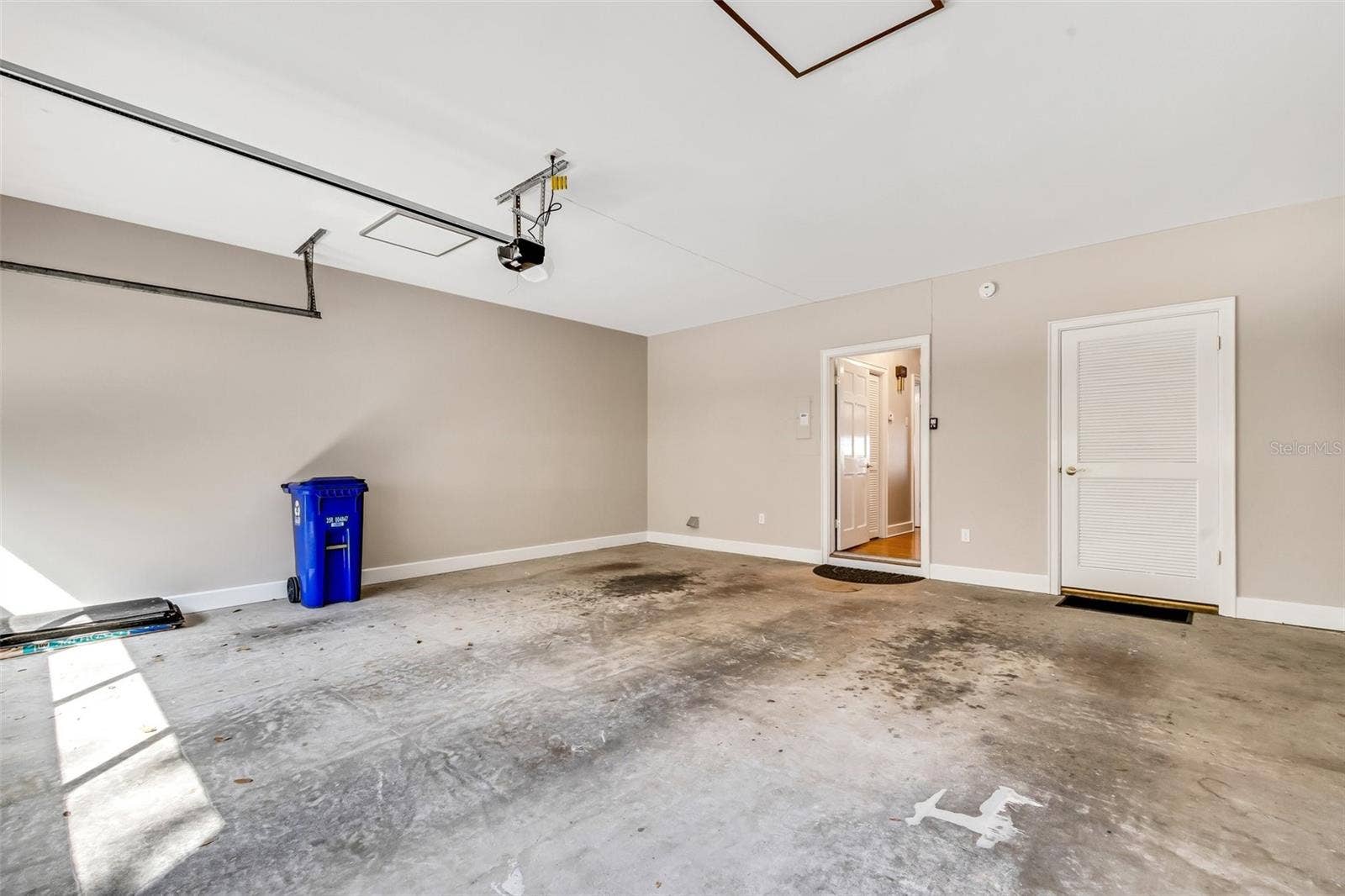 155 LAKE MORTON DRIVE, #2, Lakeland, FL 33801 Spacious 2 car garage