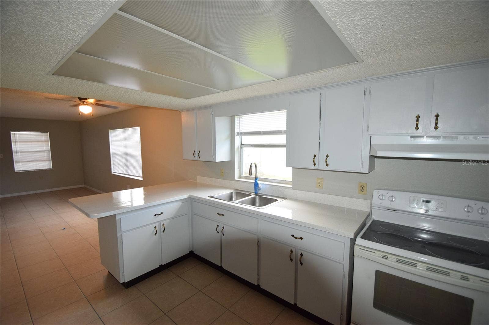 822 SHIRLEY ANN TRAIL, Lakeland, FL 33809 822 SHIRLEY ANN TRAIL, Lakeland, FL 33809