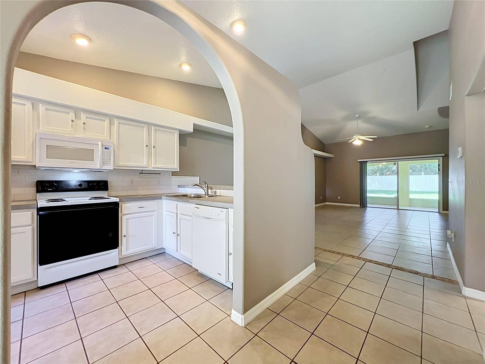 8805 COURTYARD LANE, Groveland, FL 34736 8805 COURTYARD LANE, Groveland, FL 34736