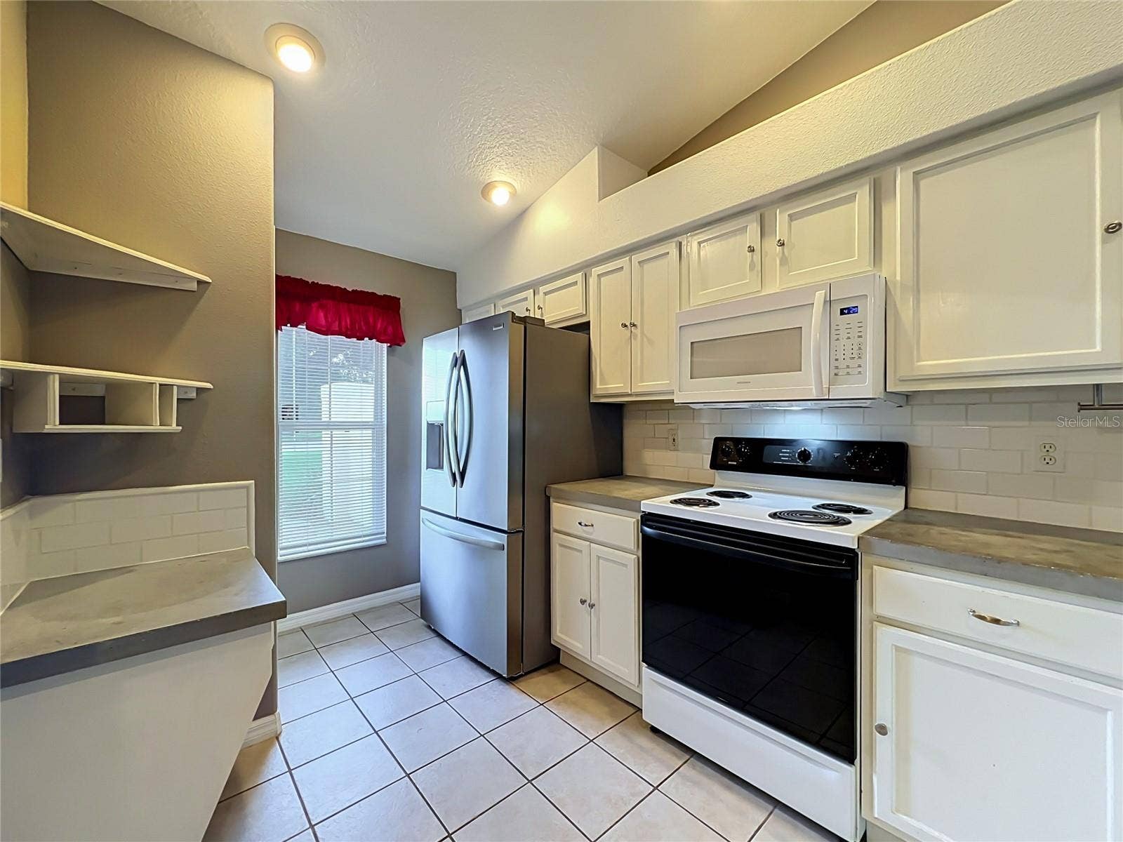 8805 COURTYARD LANE, Groveland, FL 34736 8805 COURTYARD LANE, Groveland, FL 34736
