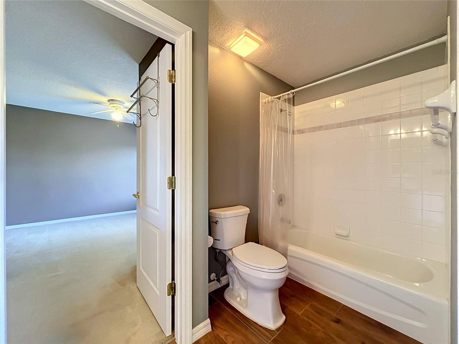 8805 COURTYARD LANE, Groveland, FL 34736 8805 COURTYARD LANE, Groveland, FL 34736