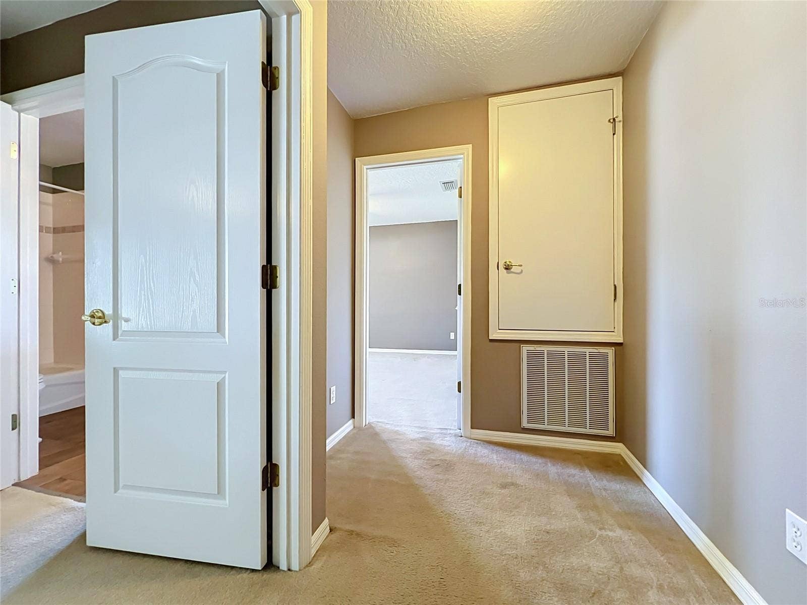 8805 COURTYARD LANE, Groveland, FL 34736 8805 COURTYARD LANE, Groveland, FL 34736
