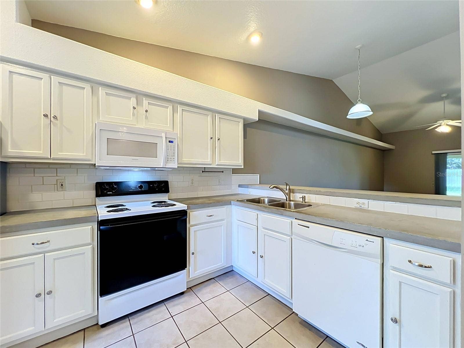 8805 COURTYARD LANE, Groveland, FL 34736 8805 COURTYARD LANE, Groveland, FL 34736