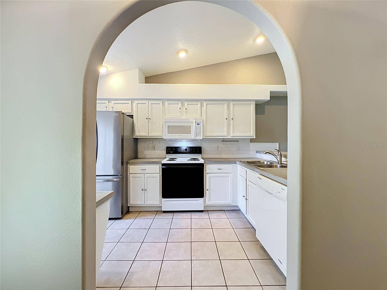 8805 COURTYARD LANE, Groveland, FL 34736 8805 COURTYARD LANE, Groveland, FL 34736