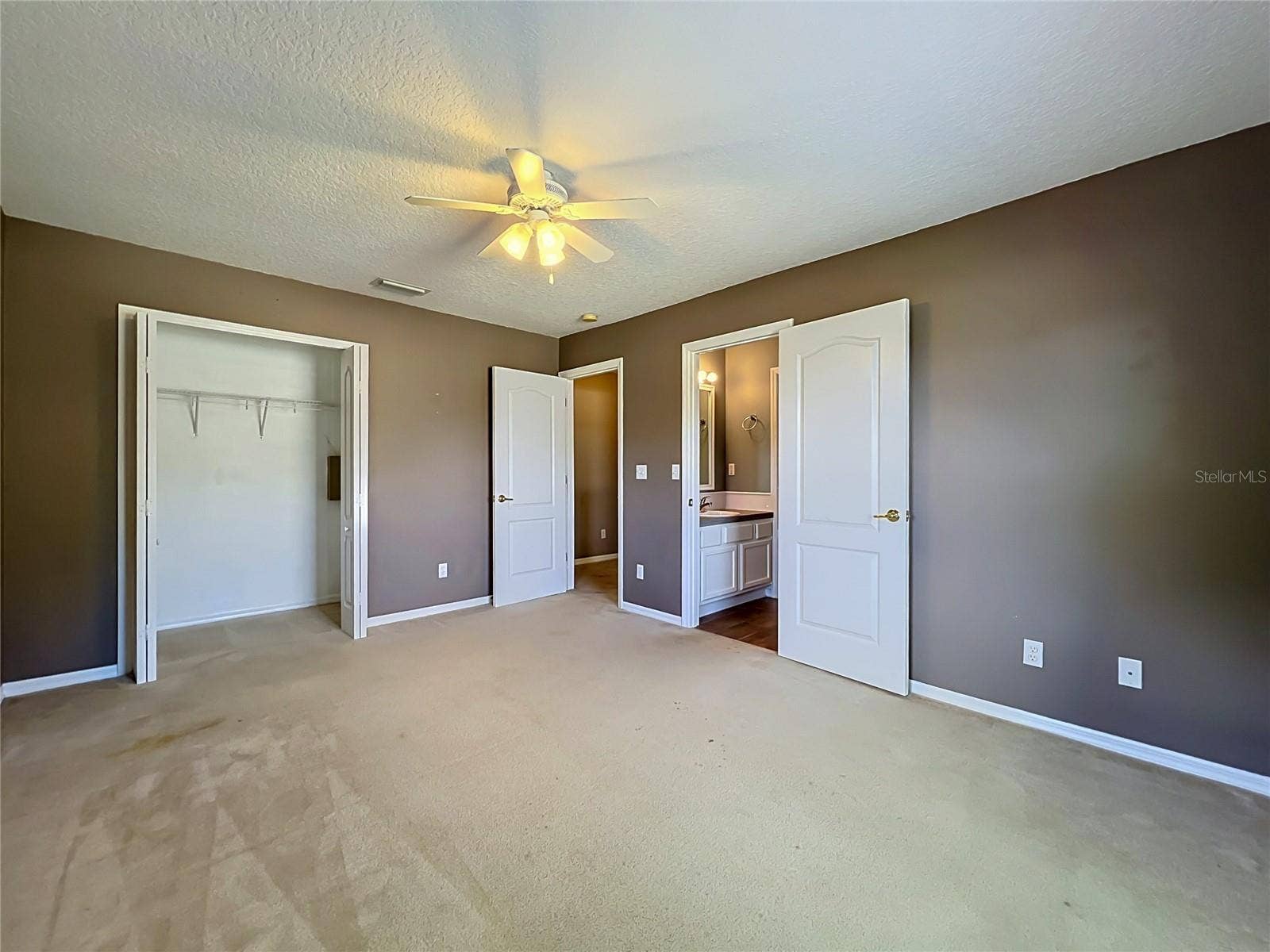 8805 COURTYARD LANE, Groveland, FL 34736 8805 COURTYARD LANE, Groveland, FL 34736