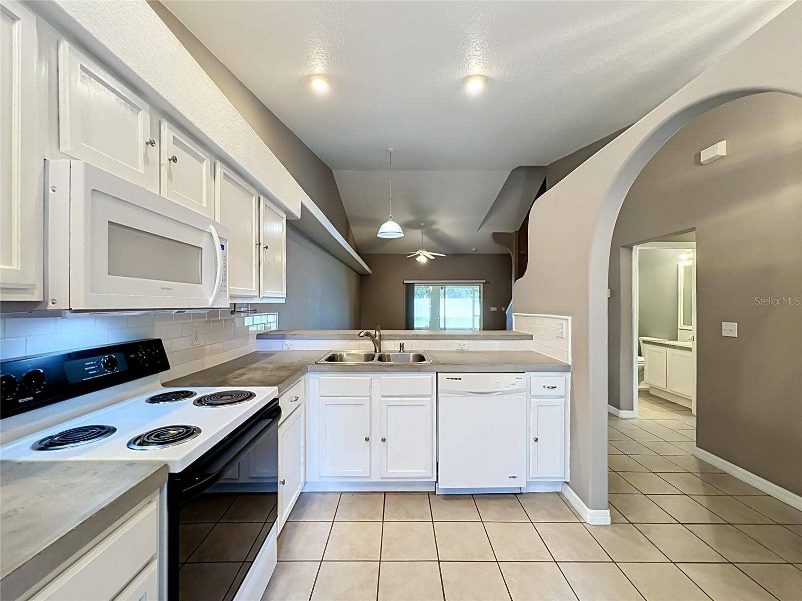8805 COURTYARD LANE, Groveland, FL 34736 8805 COURTYARD LANE, Groveland, FL 34736