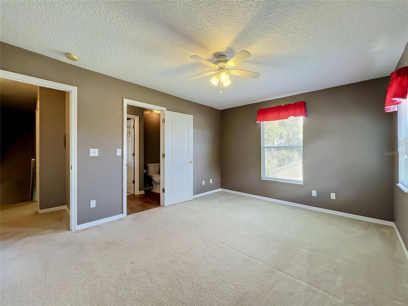 8805 COURTYARD LANE, Groveland, FL 34736 8805 COURTYARD LANE, Groveland, FL 34736